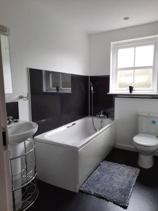 Fir Tree Cottage Blairgowrie and Rattray ภายนอก รูปภาพ